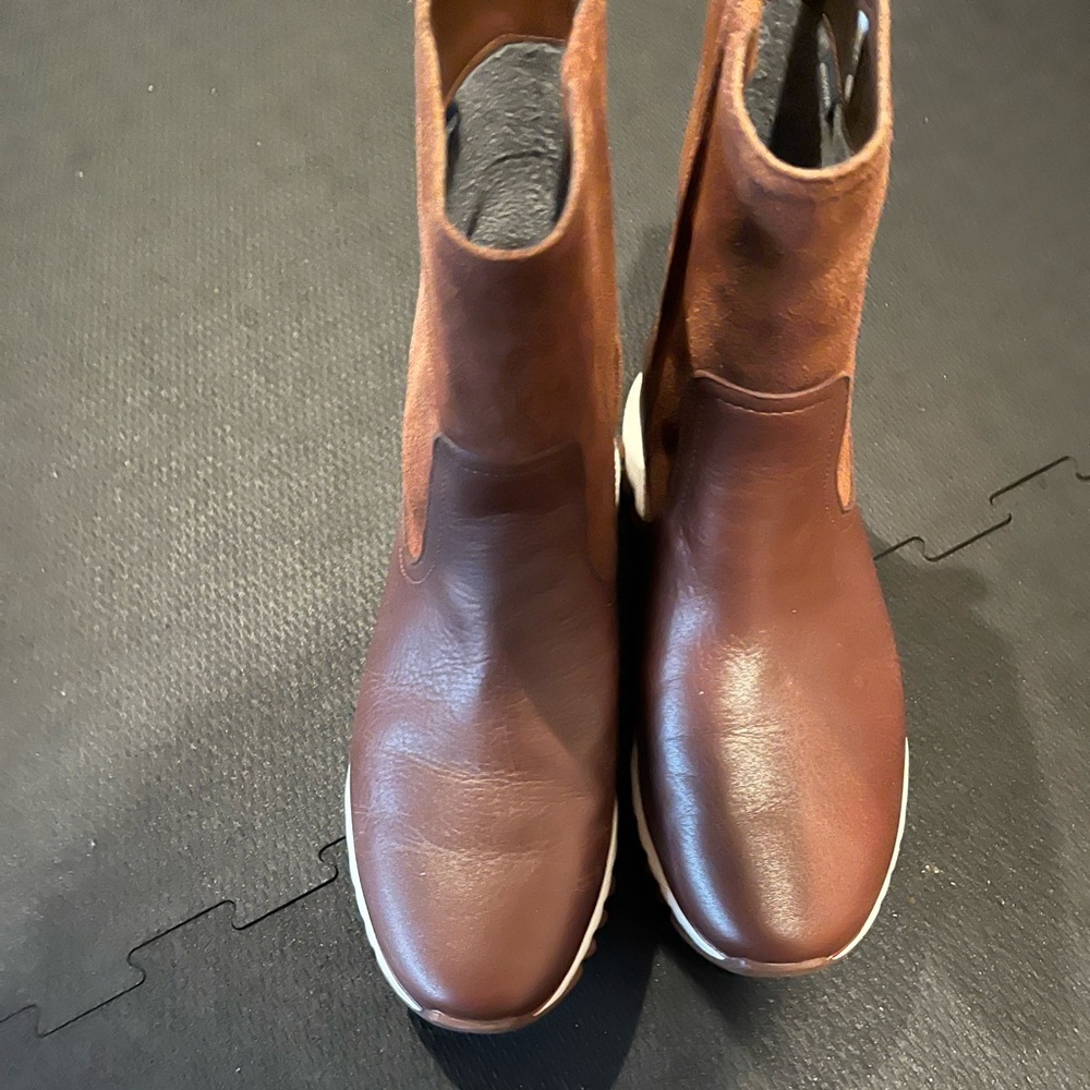 Cole haan women mid top boots, waterproof suede and leather. Size 8